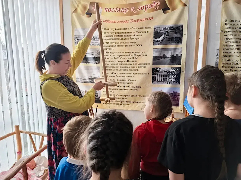В минувшее воскресенье воспитанники нашего учреждения посетили культурно-познавательное мероприятие «Чернореченские забавы», прошедшее в Доме Книги
