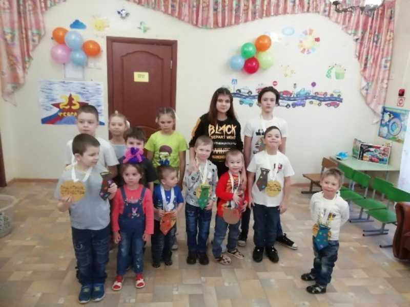 Тульские волонтеры передали военнослужащим подарки, сделанные руками детей