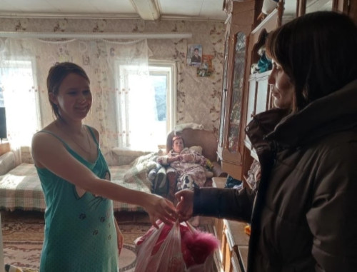 Служба «Дети в семье» продолжает работу по поддержке семей с детьми, оказавшихся в трудной жизненной ситуации.