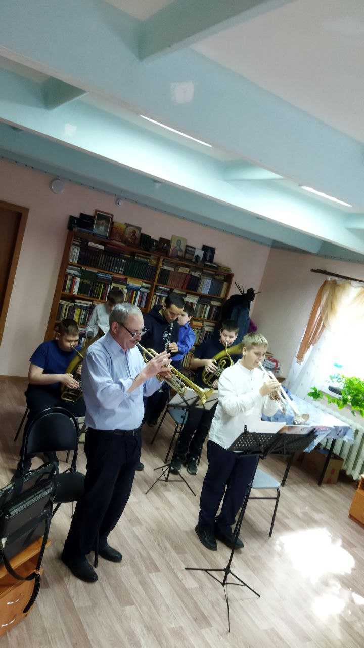 Выступление духового оркестра 