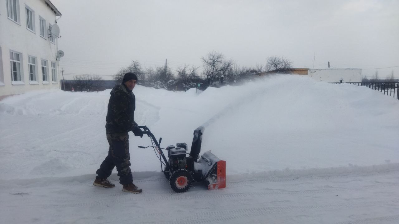 Расчистка снега.