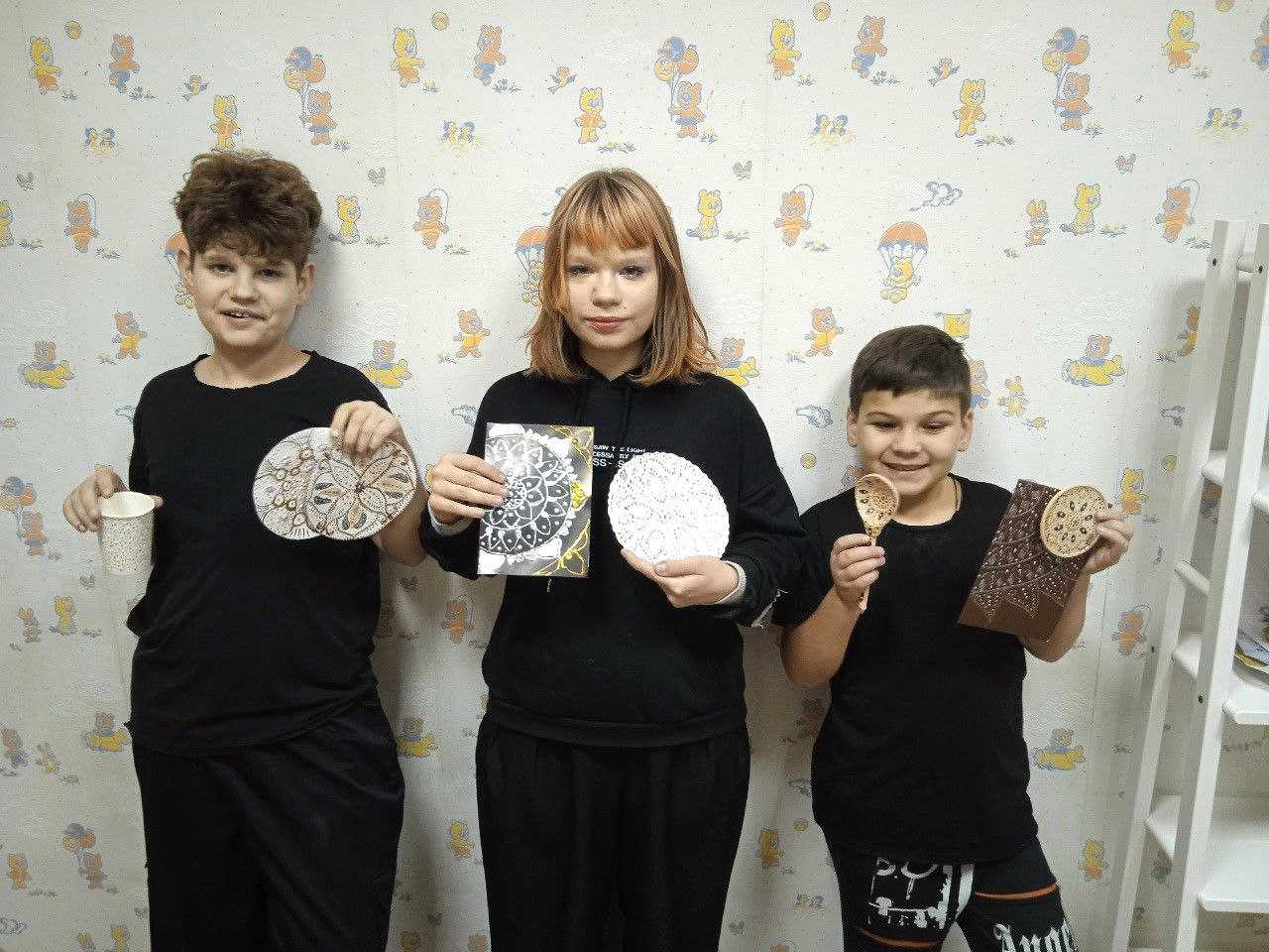 Создание неповторимых узоров в арт-терапевтической технике - точечная роспись.