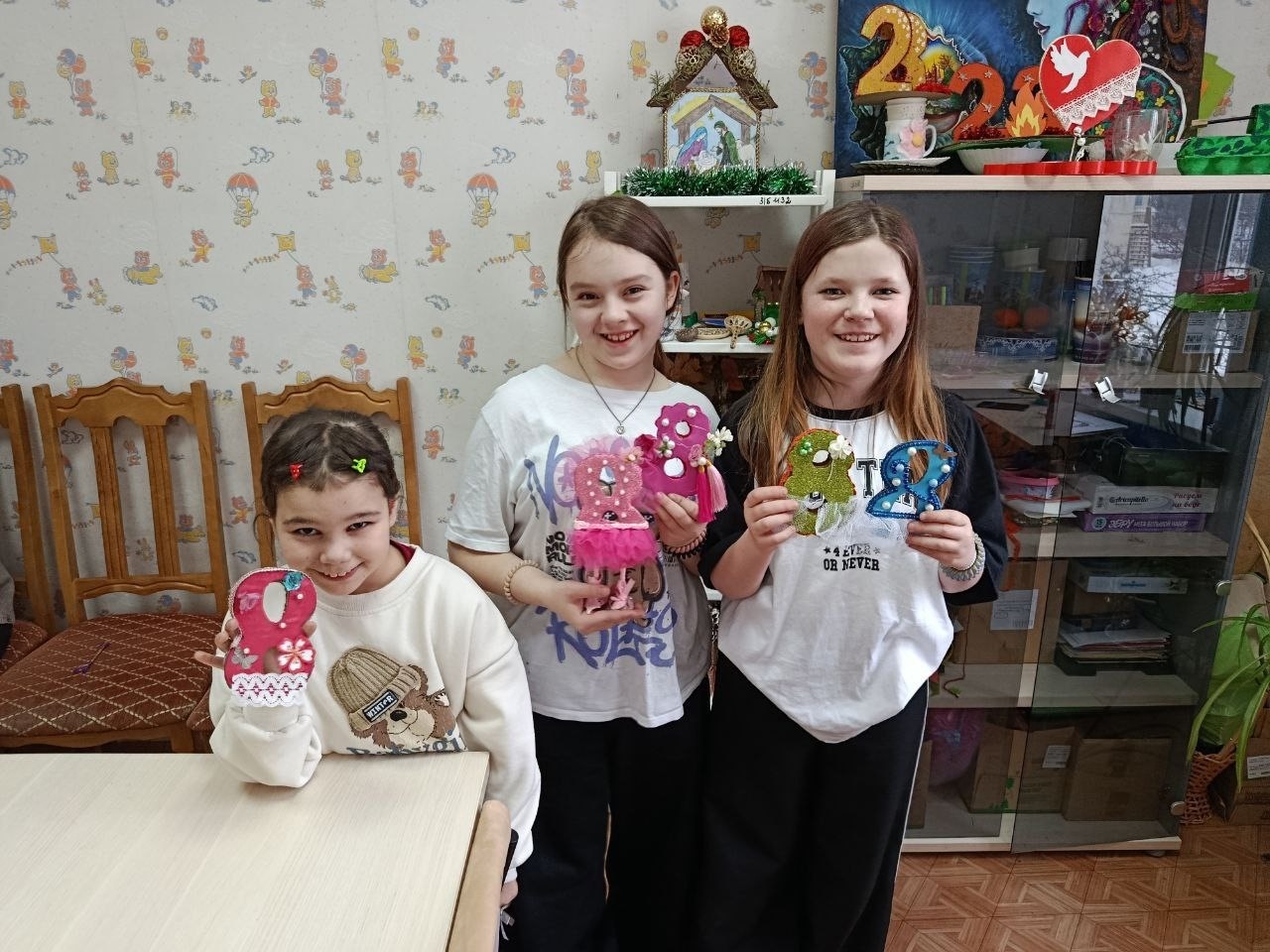 «Волшебство весенней мастерской»: мастер-класс по изготовлению открыток к Международному женскому дню 8 марта