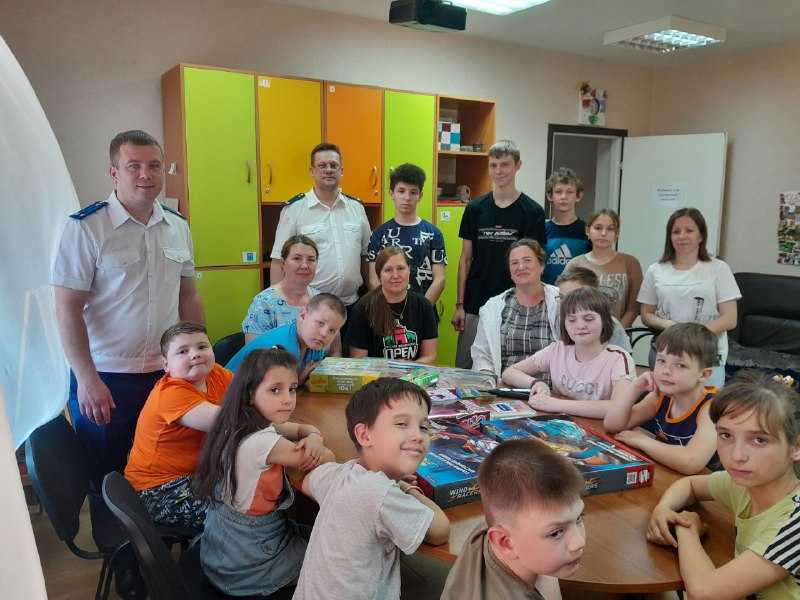 Сотрудники Прокуратуры Ленинского района поздравили ребят с Днем защиты детей