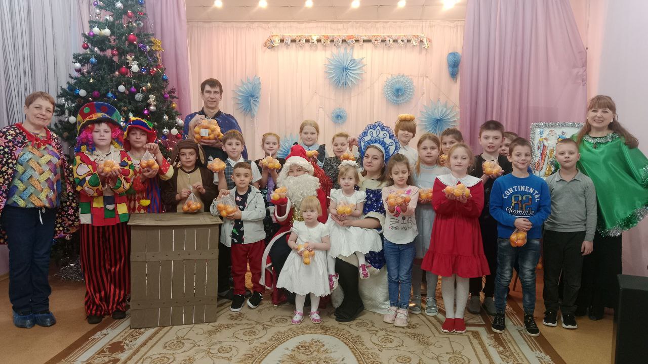 К ребятам в гости приходили волонтеры 