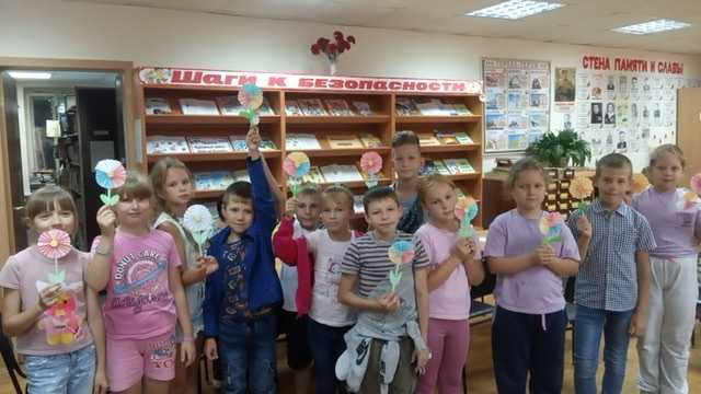 «Посетили библиотеку им. В.М. Комарова»