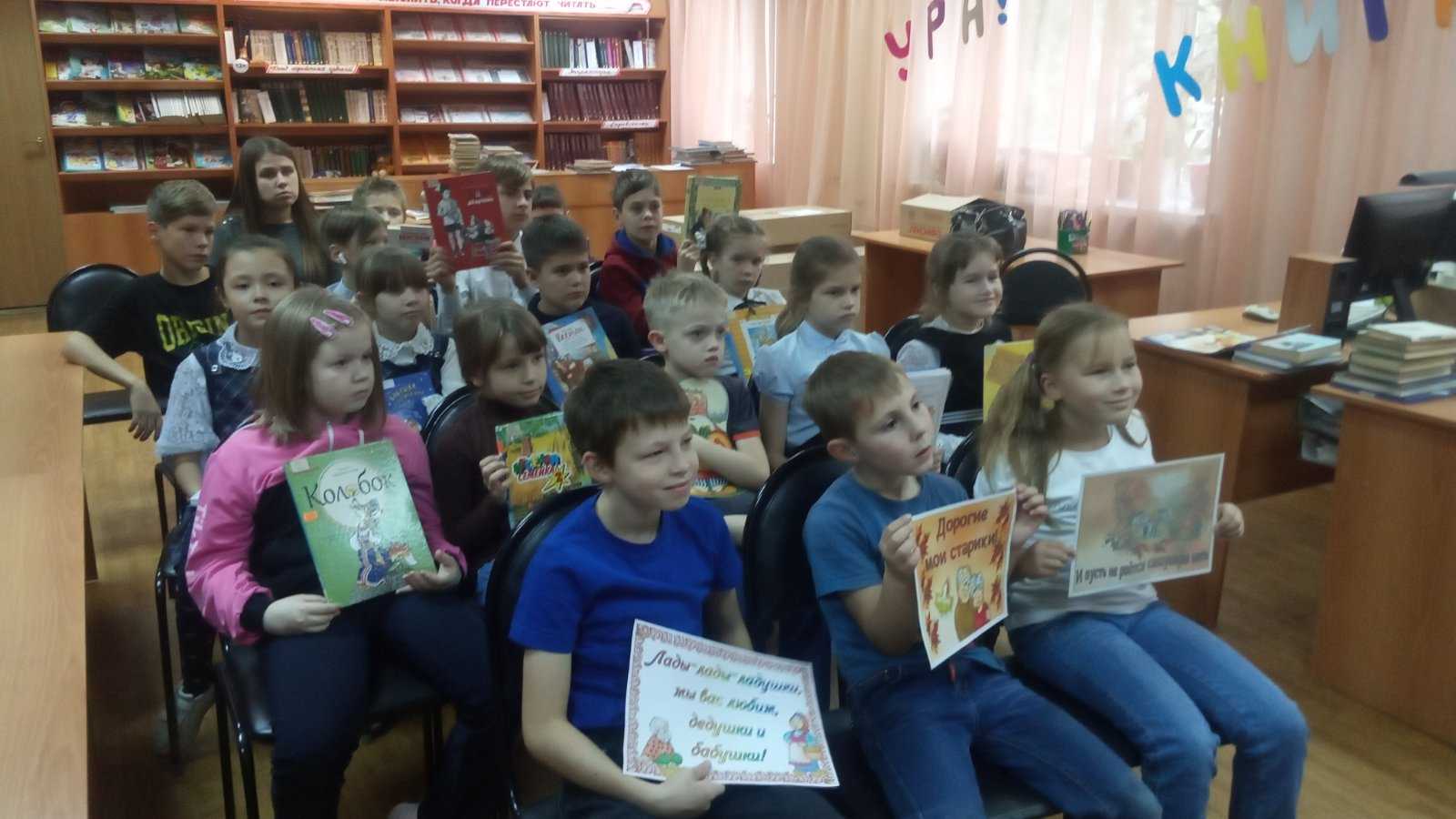 Посетили библиотеку им. Комарова