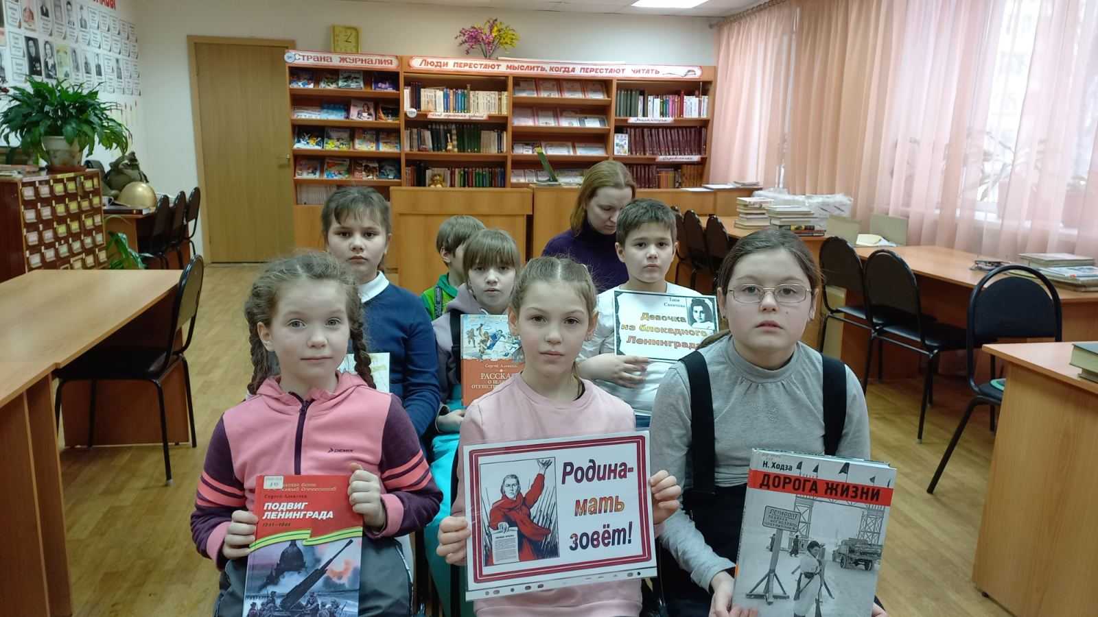 В библиотеке им. Комарова прошел литературно-патриотический час 