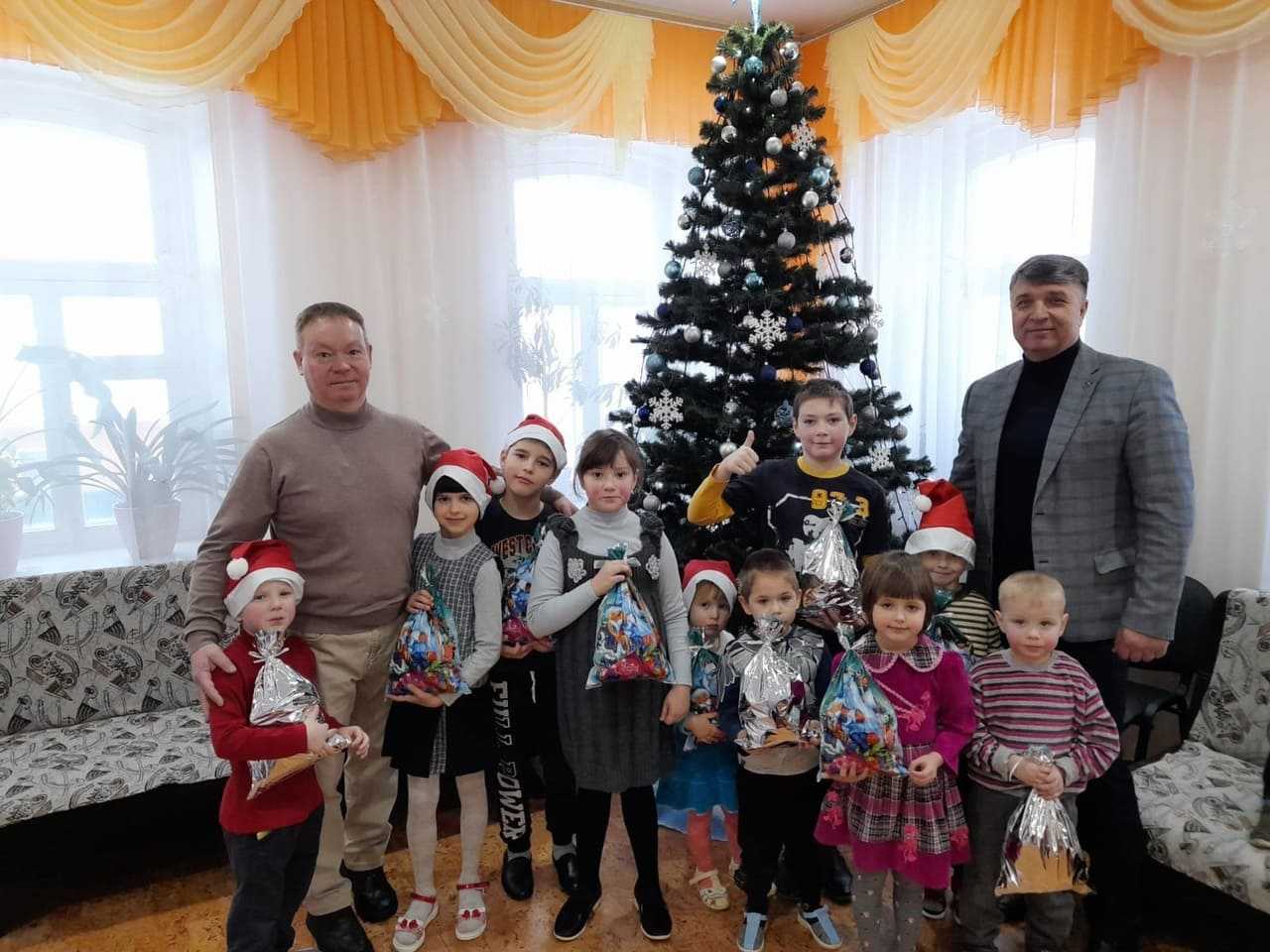 Глава Лысковского муниципального округа поздравил воспитанников центра
