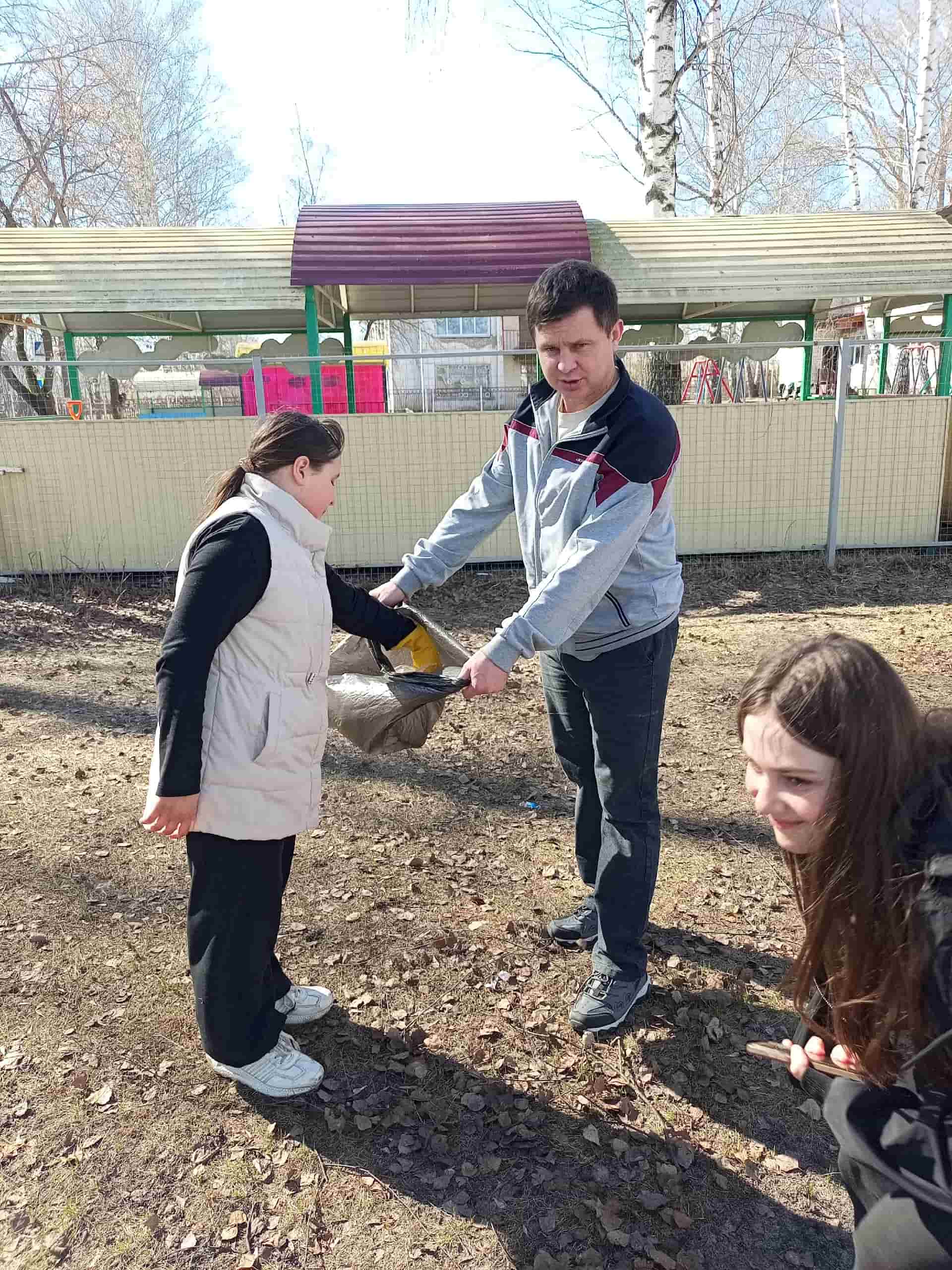 Совместная уборка территории