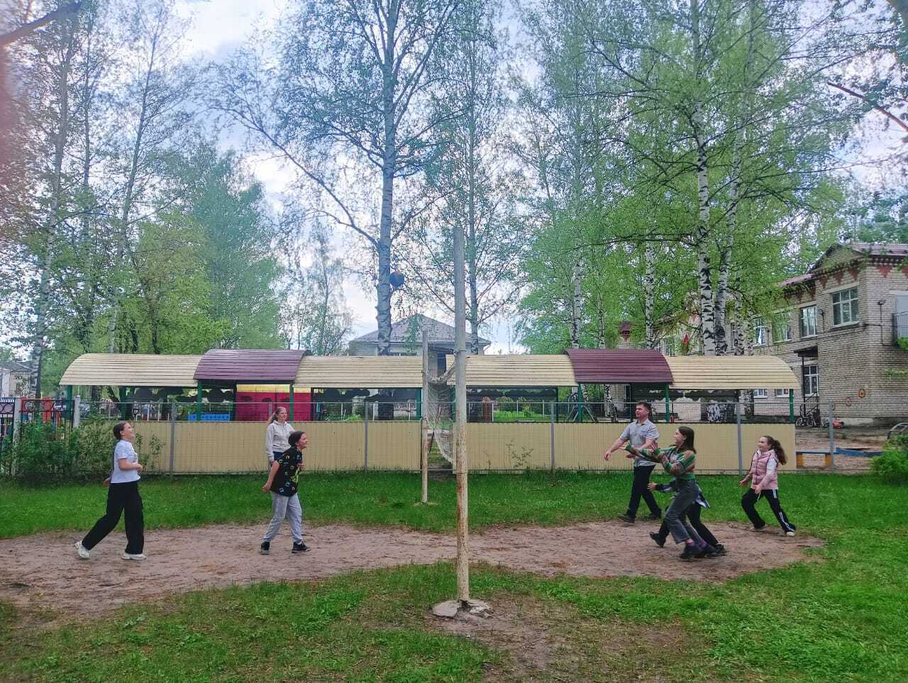 Мы играем в волейбол