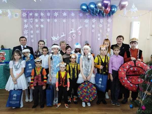 Новогодний фейерверк поздравлений и подарков в социально- реабилитационном центре Шарангского района