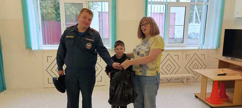 Сотрудники ОНД и ПР по Шатковскому муниципальному округу с акцией «Добрые дела»