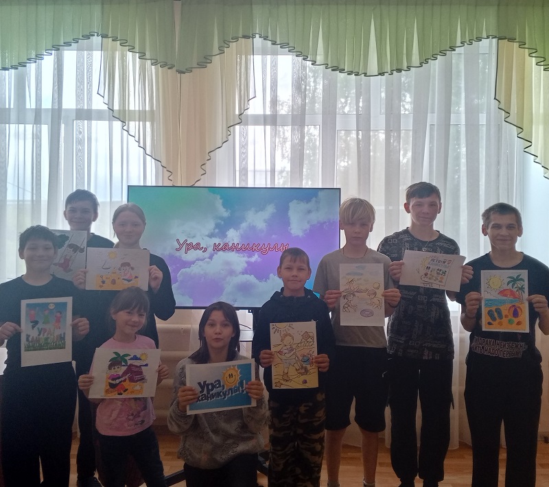 Выставка детских рисунков «Краски лета»