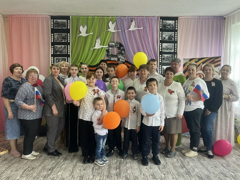 ЭТИХ ДНЕЙ НЕ СМОЛКНЕТ СЛАВА!