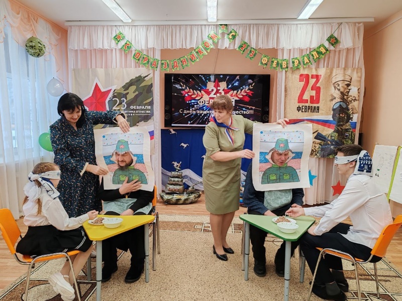 Защитников Родины славим!