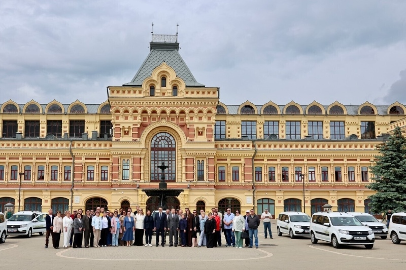 Новые автомобили для работы мобильных бригад передали Ресурсному центру «Дети в семье»