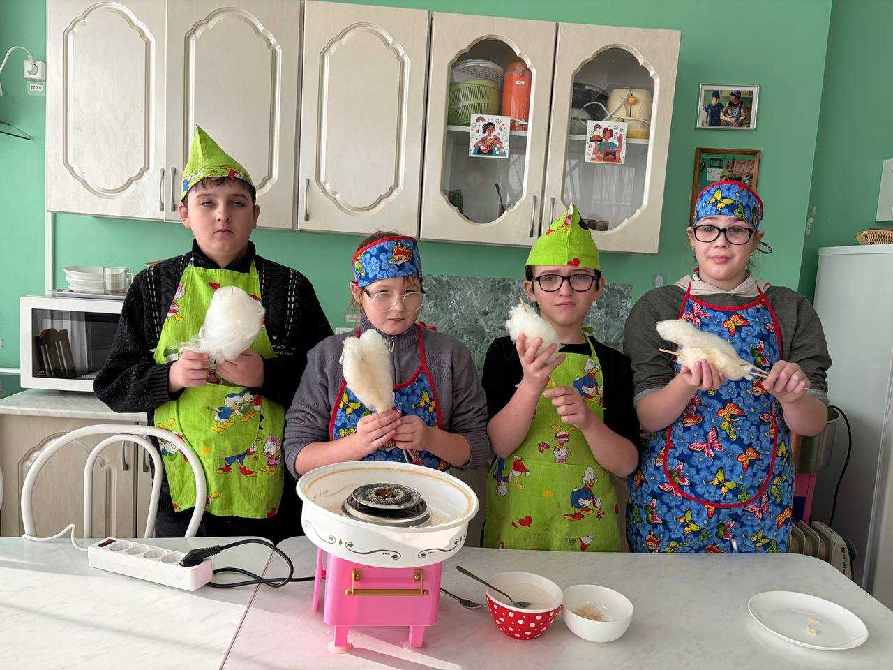 Лето, солнечные прогулки по парку… и, конечно, сладкая вата! 