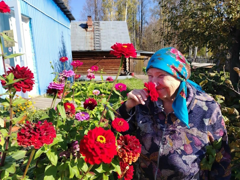 Осень богата на краски — и у нас в доме‑интернате эти краски повсюду!