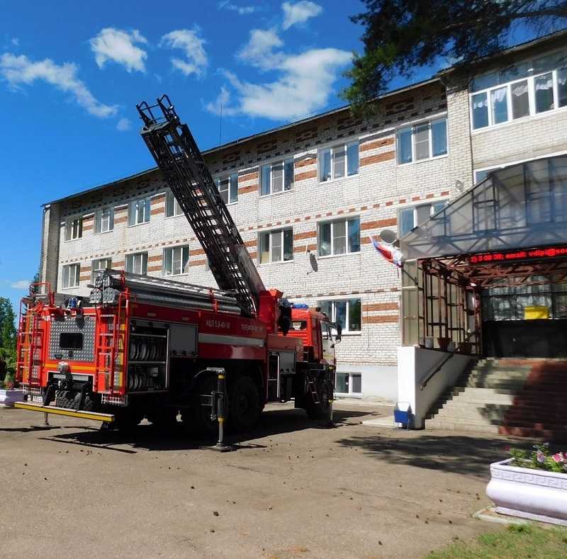 29 июня на территории Дома-интерната прошли внеплановые учения по пожарной безопасности в связи с поступлением новой техники в ПЧ-170.