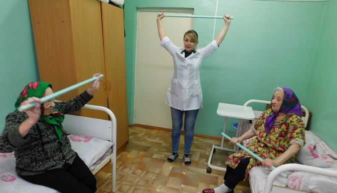 10 ноября инструктор по лечебной физкультуре Лебедева Евгения Анатольевна провела занятия с немобильными получателями социальных услуг