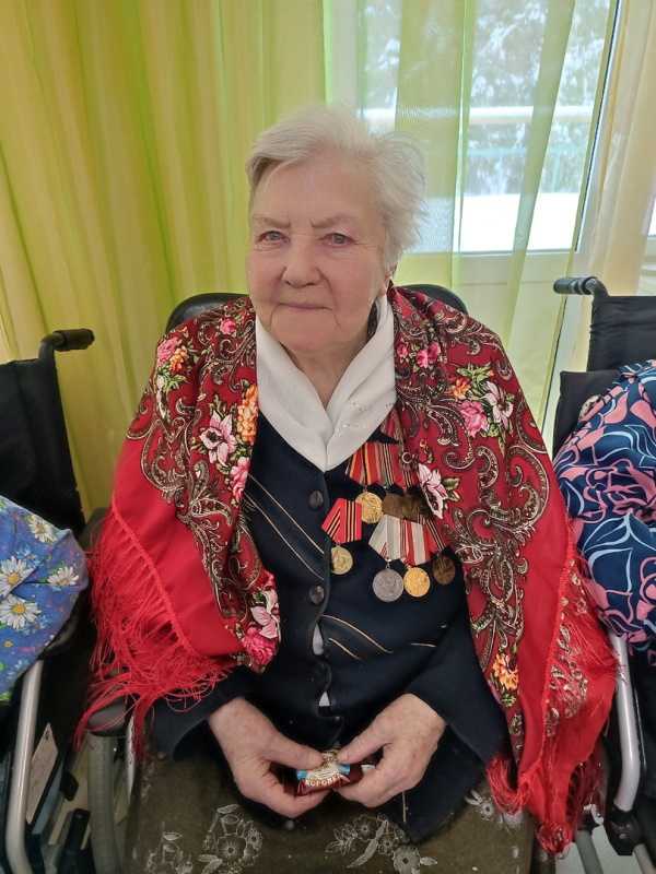21 января отметила свой 100-летний юбилей проживающая нашего дома-интерната, ветеран Великой Отечественной войны, ветеран труда- Ершова Анна Алексеевна.