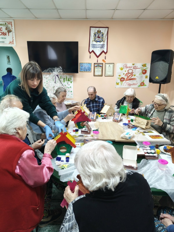 Весна вступает в свои права, радуя теплом и пением птиц.