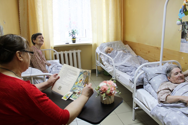 Чтение книг для получателей социальных услуг. 