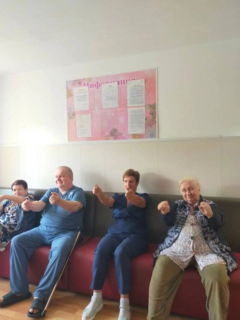 Здоровье в наших руках: в доме-интернате прошло практическое занятие по профилактике туннельного синдрома.