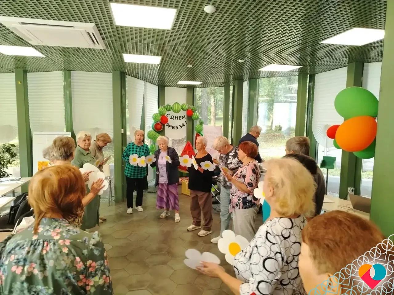 ЯРКИЙ ДЕНЬ В «ПАРКЕ ШВЕЙЦАРИЯ»: КОМАНДА ЦЕНТРА «СЕМЬЯ» ПРОВЕЛА МЕРОПРИЯТИЯ ДЛЯ СТАРШЕГО ПОКОЛЕНИЯ